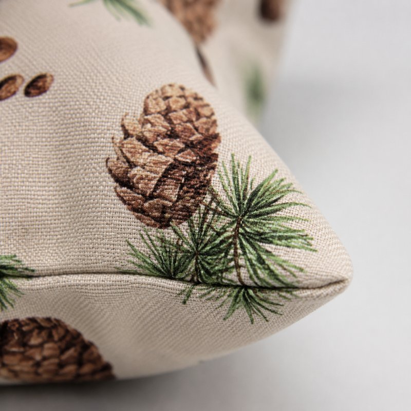 Detailansicht Baumwollbezug mit Zapfenmotiv